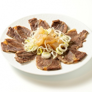 スユック+トガニ(蒸し牛肉とアキレス蒸し) スユック+トガニ(蒸し牛肉とアキレス蒸し)